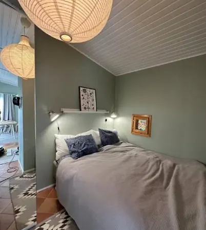 Bungalow, Jossa On Sauna Ja Puutarha Kemping *