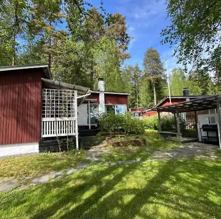 Bungalow, Jossa On Sauna Ja Puutarha Kemping Espoo