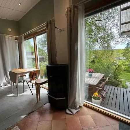 Kemping Bungalow, Jossa On Sauna Ja Puutarha *