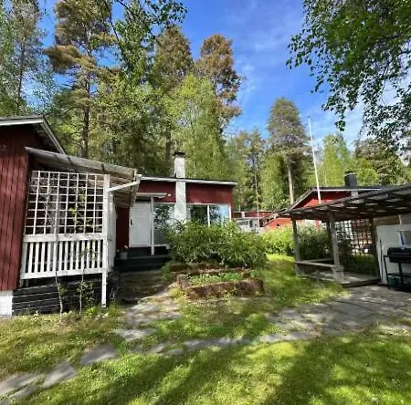Kemping Bungalow, Jossa On Sauna Ja Puutarha Espoo