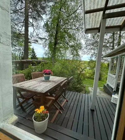 Bungalow, Jossa On Sauna Ja Puutarha エスポー
