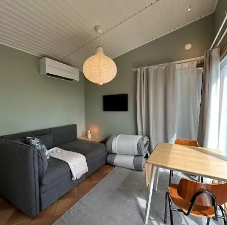 Bungalow, Jossa On Sauna Ja Puutarha Espoo