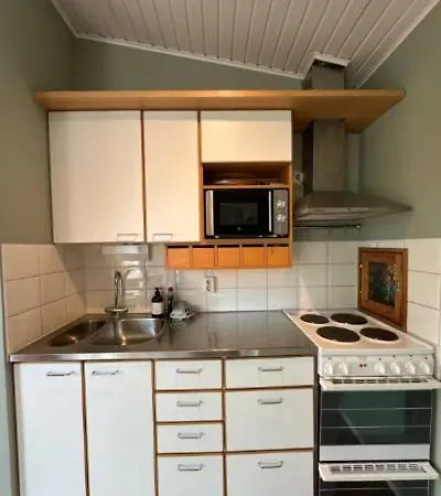 Bungalow, Jossa On Sauna Ja Puutarha Kemping