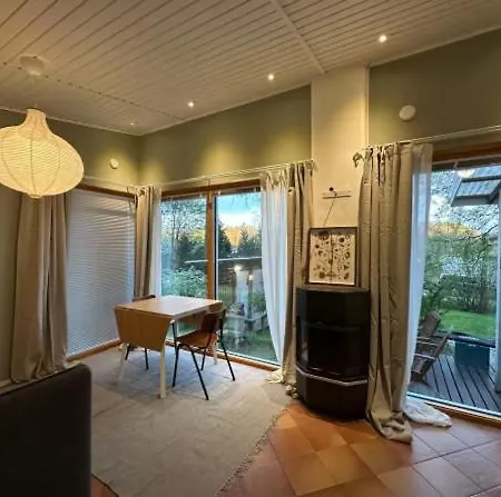 Bungalow, Jossa On Sauna Ja Puutarha Kemping *